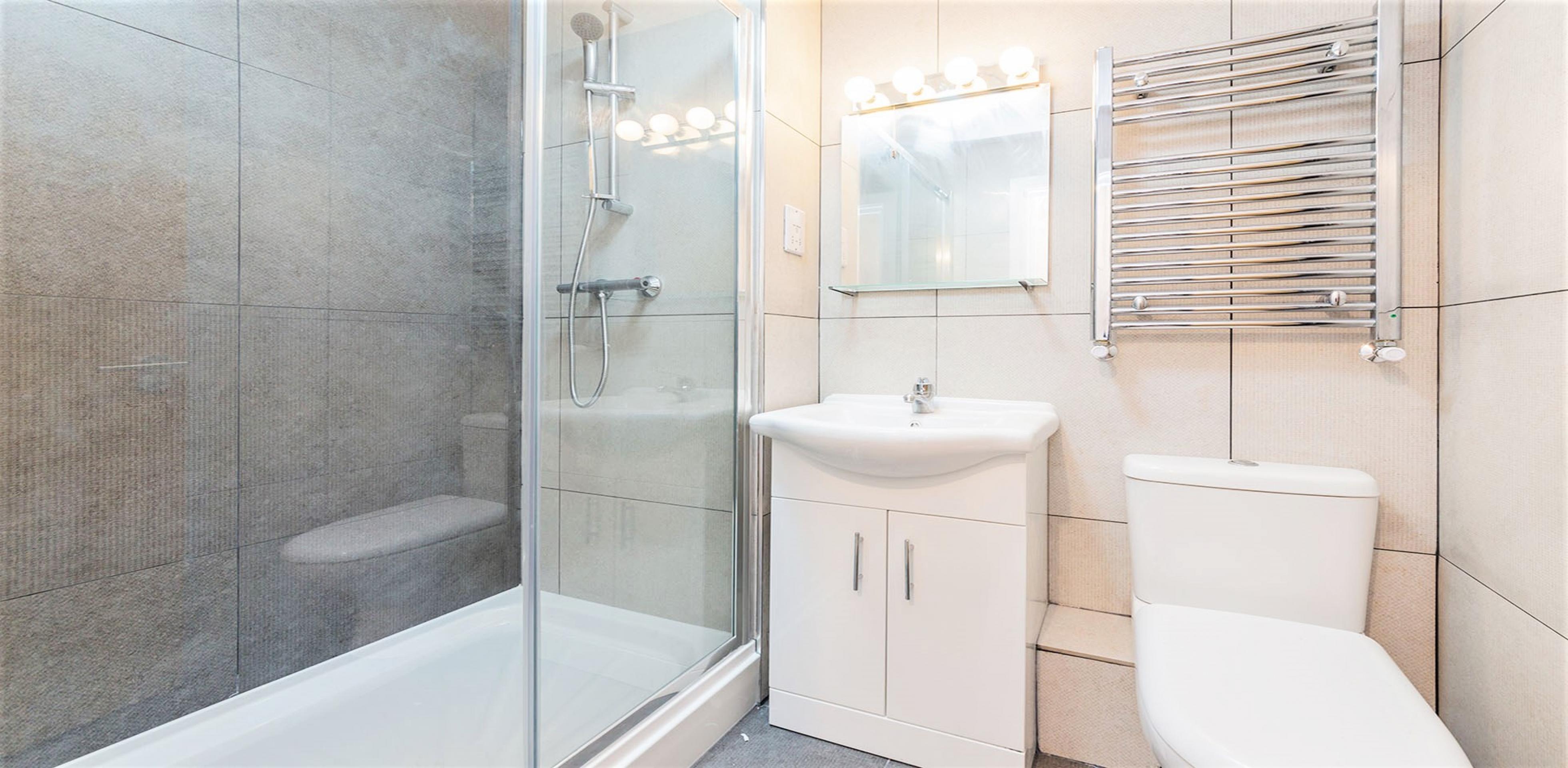 			HEATING, HOT WATER, COOKING GAS and PARKING INCLUDED, 1 Bedroom, 1 bath, 1 reception Flat			 Church Lane , KINGSBURY / WEST HENDON  NW9